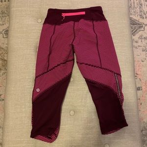 Lululemon sz. 4 rouched crop pants pink / burgundy